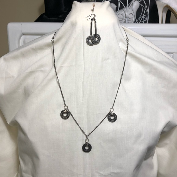 Necklace and earrings - Picture 1 of 1